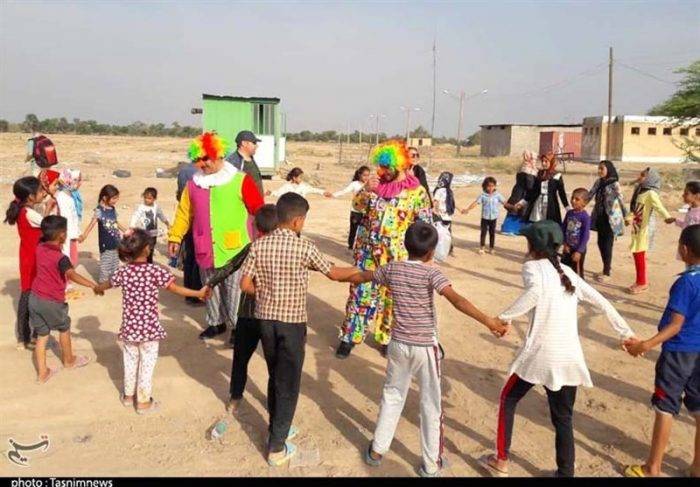 “کاروان مهر” دل کودکان سیل‌زده ‌خوزستان را شاد کرد