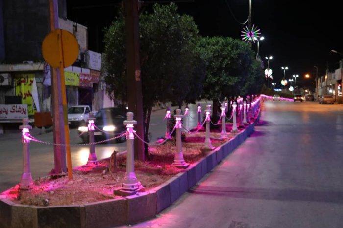 نصب چراغهای تزئینی بلوار اصلی خیابان آزادی مسجدسلیمان به پایان رسید