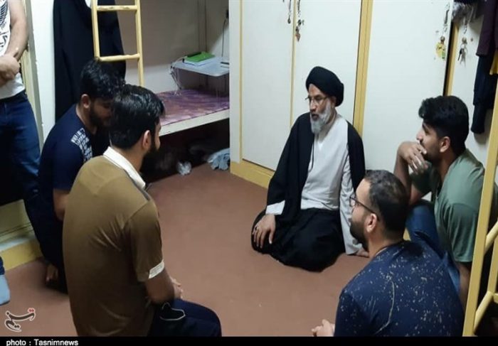 حضور سرزده امام جمعه اهواز در خوابگاه دانشجویی / ‌گپ‌و‌گفت ۵ ساعته با دانشجویان در فضایی صمیمانه