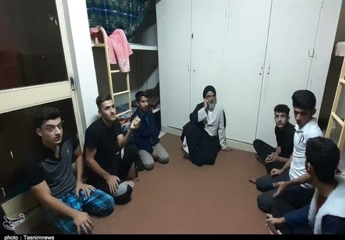 حضور سرزده نماینده ولی فقیه در خوزستان در خوابگاه دانشجویی‌ + تصاویر‌
