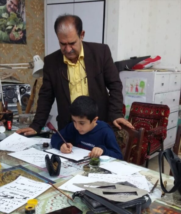 پسربچه مسجدسلیمانی پدیده خوشنویسی ایران را بیشتر بشناسیم + تصاویر