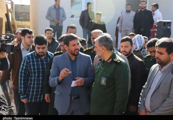 دانشجویان بسیجی خوزستان منازل آسیب‌دیده از سیل را تحویل مردم دادند + تصاویر‌