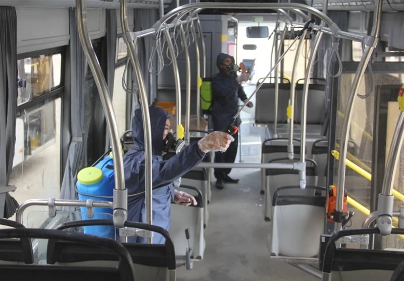اتوبوس‌های شهری اهواز برای پیشگیری از کرونا ضدعفونی شدند + تصویر