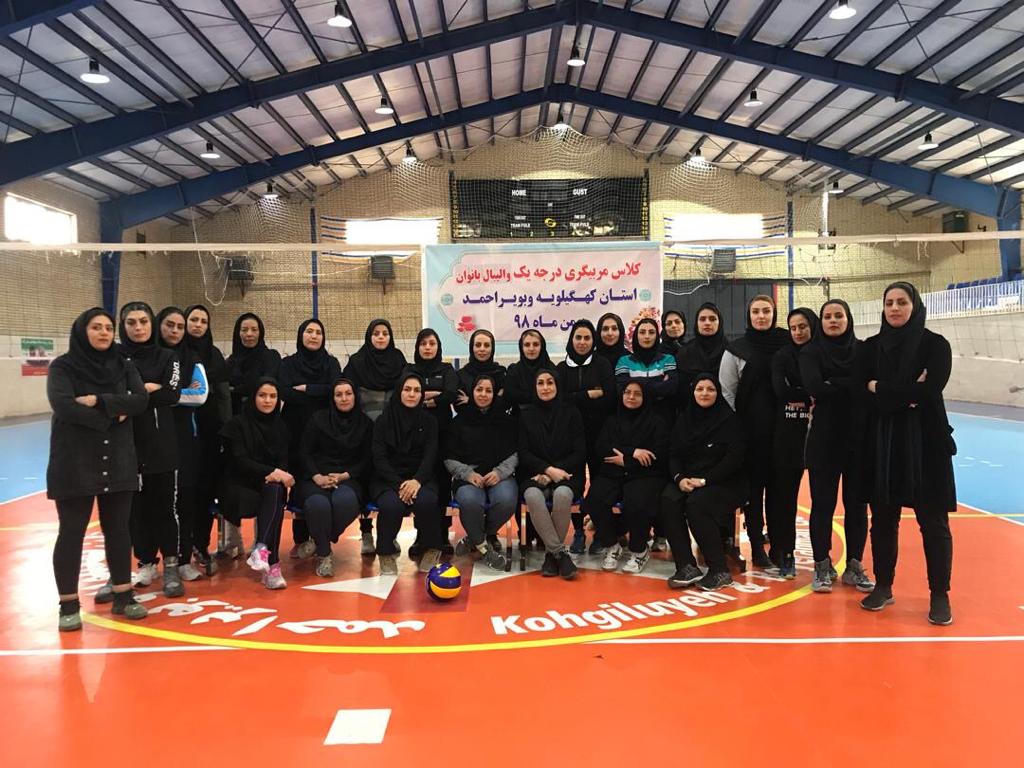 خانم شهین دنیاری از خوزستان بندرامام خمینی مدرس والیبال حضور داشتند