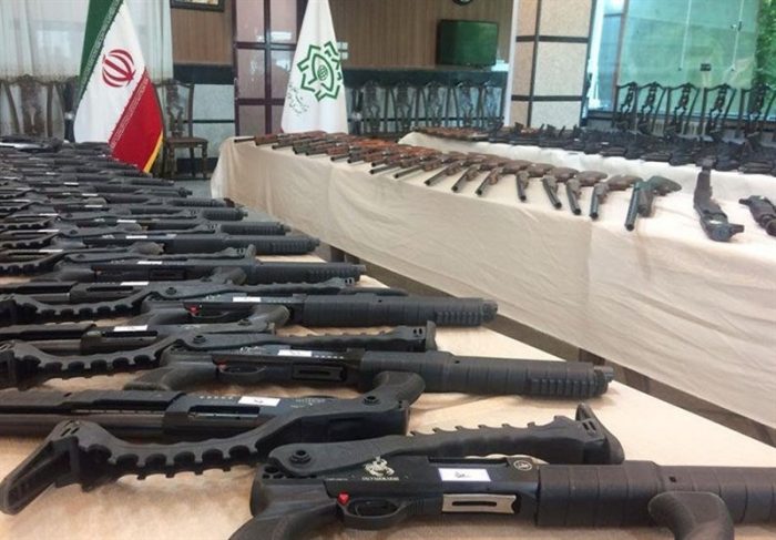 انهدام باند قاچاق سلاح و مهمات در اهواز / کشف ۴۰ قبضه سلاح شکاری غیر‌مجاز از متهمان