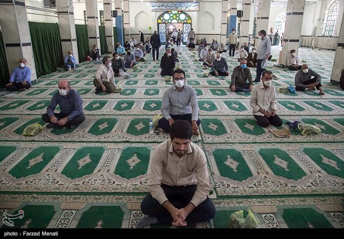 نماز جماعت در مساجد شهر اهواز با رعایت پروتکل‌های بهداشتی اقامه می‌شود