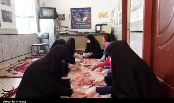گروه جهادی شهید الیاسی ۱۰۰۰پرس غذای گرم بین نیازمندان اندیمشک توزیع کرد + تصاویر