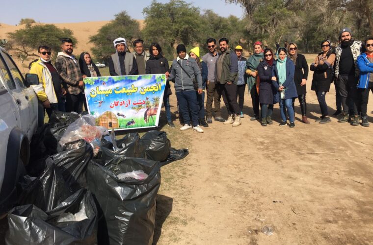 جمع آوری زباله های به جامانده در منطقه تفریحی و گردشگری ام دبس بستان