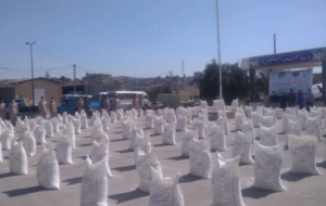 اجتماعی | ۳۰۰ کیسه آرد میان نیازمندان مسجدسلیمان توزیع شد