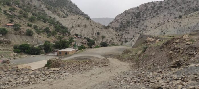 جاده پر از مشکل بابا روزبهان و بی توجهی مسئولان/احداث جاده احمد فداله آغازی برای رسیدن به الیگودرز + عکس