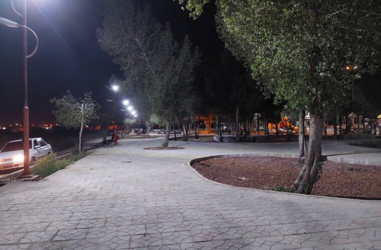 پایان عملیات تعمیر و توسعه شبکه روشنایی بوستان ولایت با تلاش شبانه روزی واحدهای اجرایی شهرداری هندیجان + تصاویر 