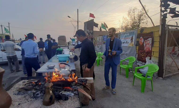 ۱۲ موکب مردمی در محورهای مواصلاتی شهرستان شادگان خدمت رسانی می کنند