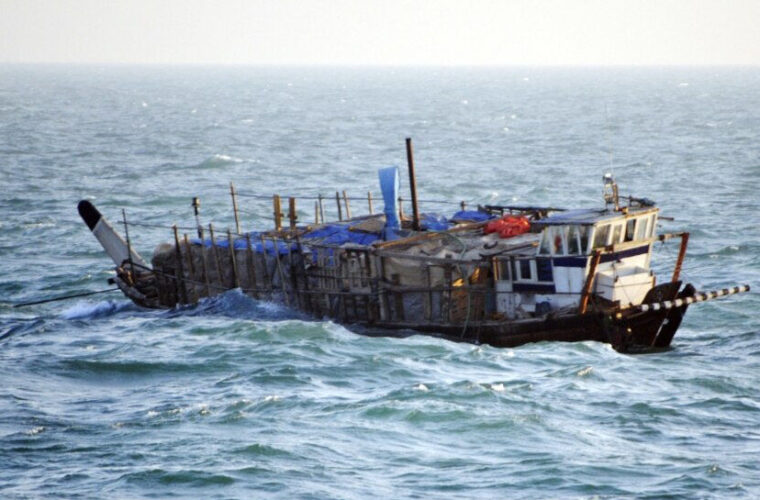 شناور حادثه دیده در شمال غرب خلیج فارس از غرق شدن نجات یافت