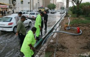 آماده باش و اقدامات گسترده نیروهای خدوم شهرداری منطقه ۳ اهواز تا پاسی از شب گذشته در جمع آوری و هدایت آبهای سطحی آماده باش و اقدامات گسترده نیروهای خدوم شهرداری منطقه ۳ اهواز تا پاسی از شب گذشته در جمع آوری و هدایت آبهای سطحی