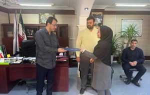 تقدیر و تشکر سرپرست سازمان بهسازی و نوسازی شهرداری اهواز از کارمندان نمونه این سازمان تقدیر و تشکر سرپرست سازمان بهسازی و نوسازی شهرداری اهواز از کارمندان نمونه این سازمان