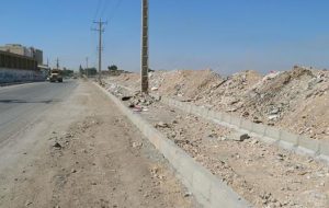 پروژه جدولگذاری و بهسازی خیابان کارون کوی ملت در منطقه ۳ اهواز در حال انجام و پیشرفت است