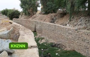 عملیات احداث دیوار حایل کانال آبهای سطحی منطقه مال شنبه مسجدسلیمان ادامه‌ دارد + تصاویر