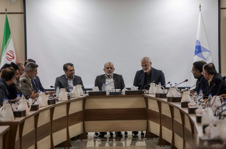 جامعه دانشگاهی نسبت به تبیین اهمیت انتخابات، مشارکت کنند جامعه دانشگاهی نسبت به تبیین اهمیت انتخابات، مشارکت کنند