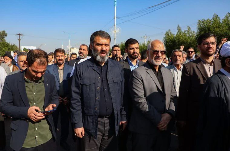 حضور استاندار خوزستان در راهپیمایی حمایت از مردم مظلوم فلسطین حضور استاندار خوزستان در راهپیمایی حمایت از مردم مظلوم فلسطین