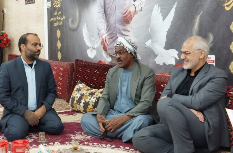 دیدار استاندار خوزستان با خانواده شهید مدافع امنیت دیدار استاندار خوزستان با خانواده شهید مدافع امنیت