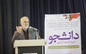 پیشرفت و آینده علمی کشور را معلمان تضمین میکنند پیشرفت و آینده علمی کشور را معلمان تضمین میکنند