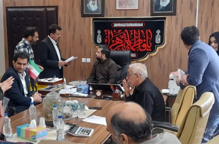 ملاقات عمومی و دیدار شهردار منطقه یک اهواز با شهروندان + تصاویر ملاقات عمومی و دیدار شهردار منطقه یک اهواز با شهروندان + تصاویر