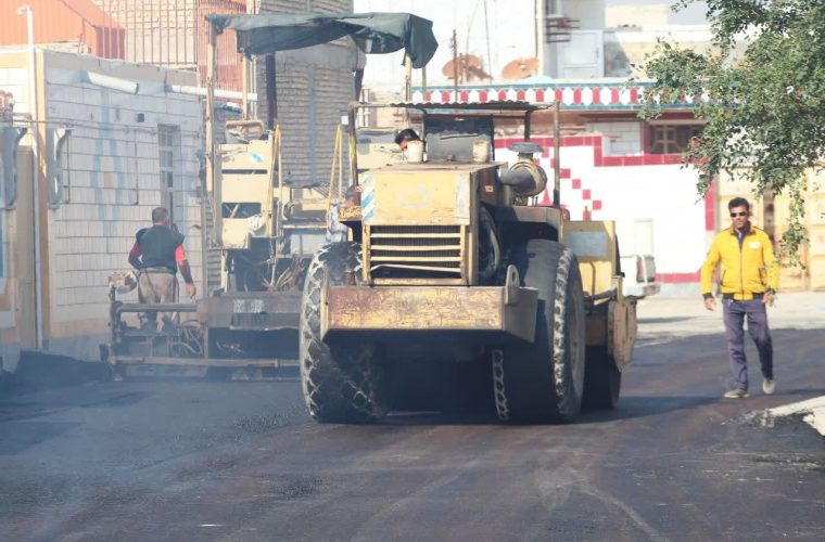 اجرای عملیات قیرپاشی و روکش آسفالت در خیابان های بلال ۵ و ۶ و فرعی های آن در شهر هندیجان + تصاویر اجرای عملیات قیرپاشی و روکش آسفالت در خیابان های بلال ۵ و ۶ و فرعی های آن در شهر هندیجان + تصاویر