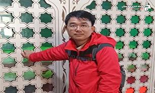 ادای احترام گردشگر چینی به شهدای گمنام اهواز ادای احترام گردشگر چینی به شهدای گمنام اهواز