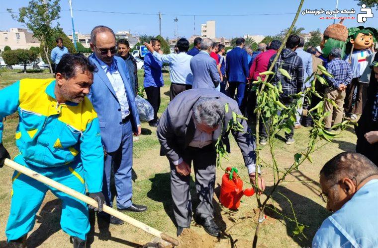 برپایی مراسم گرامیداشت هفته درختکاری در پارک یاس اهواز + تصاویر