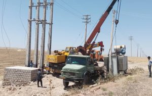 نصب و راه اندازی دو ترانسفورماتور جدید در شهر گلگیر و رفع مشکل نوسانات برق آن + تصاویر