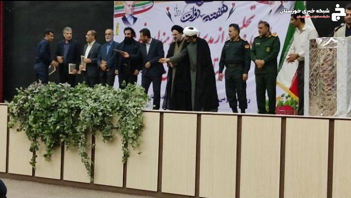 فرماندار مسجدسلیمان از رضایی رئیس بهزیستی شهرستان تقدیر کرد فرماندار مسجدسلیمان از رضایی رئیس بهزیستی شهرستان تقدیر کرد