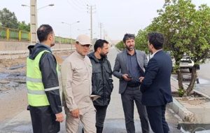حضور جهادی مدیر منطقه ۸ در بلوار سردار هاشمی پس از بارندگی حضور جهادی مدیر منطقه ۸ در بلوار سردار هاشمی پس از بارندگی