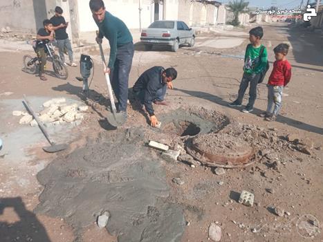 انجام عملیات همسطح سازی درب منهول ها در کوی ملاشیه منطقه پنج انجام عملیات همسطح سازی درب منهول ها در کوی ملاشیه منطقه پنج