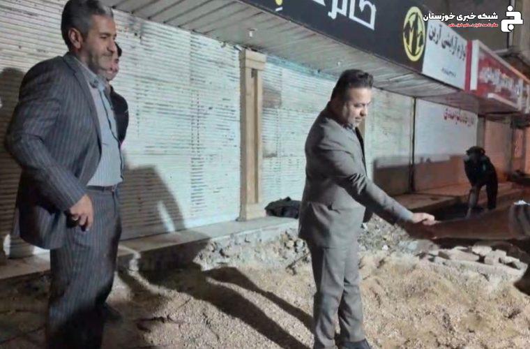 دستهای خاکی و احترام بیپایان؛ شهردار مسجدسلیمان الگوی انسانیت و فرهنگ دستهای خاکی و احترام بیپایان؛ شهردار مسجدسلیمان الگوی انسانیت و فرهنگ