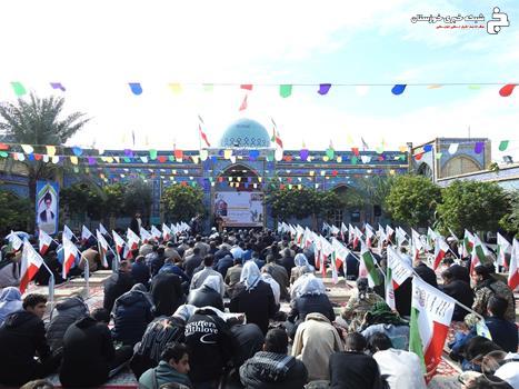 بازدید بسیجیان از یادمان شهدای هویزه بازدید بسیجیان از یادمان شهدای هویزه