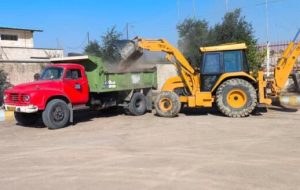 اجرای عملیات پاکسازی معابر و لایروبی کانال ها به همت معاونت خدمات شهری شهرداری مسجدسلیمان اجرای عملیات پاکسازی معابر و لایروبی کانال ها به همت معاونت خدمات شهری شهرداری مسجدسلیمان