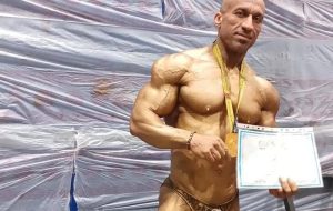 نیما کیانپور در رشته بدنسازی با کسب مدال طلا مقام اول خوزستان را کسب کرد 