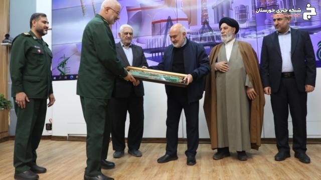 استاندار خوزستان از تلاش ها و مجاهدت های سردار فلاحی تجلیل کرد استاندار خوزستان از تلاش ها و مجاهدت های سردار فلاحی تجلیل کرد