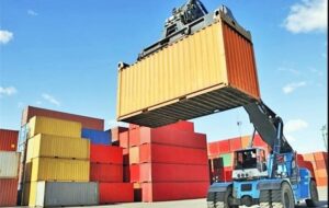 انجام امور اظهار و ترخیص تنها باید توسط کارگزاران رسمی گمرک انجام شود