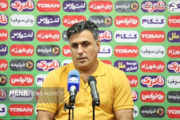 خلیفهاصل:شکست مقابل گلگهر ازارزش بازیکنان استقلال خوزستان کم نمیکند خلیفهاصل:شکست مقابل گلگهر ازارزش بازیکنان استقلال خوزستان کم نمیکند