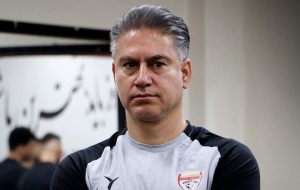 سرمربی فولاد: با برد پرسپولیس نباید مغرور شویم/بازیکنانم بی‌نظیر بودند