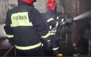 آتش‌ سوزی در شهرک صنعتی آبادان مهار شد