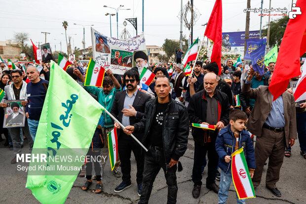 حماسه ای بر شانه های کارون؛ مردم اهواز سنگ تمام گذاشتند حماسه ای بر شانه های کارون؛ مردم اهواز سنگ تمام گذاشتند