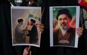 بیعت مردم دزفول با رهبر جدید انقلاب