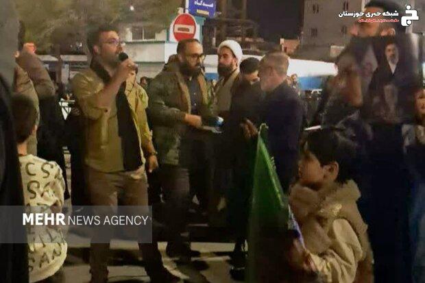 هنرمند انقلابی در شهرستان کارون مورد تقدیر قرار گرفت هنرمند انقلابی در شهرستان کارون مورد تقدیر قرار گرفت