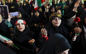 پیام مردم اهواز به دختران شهدا در روز دختر