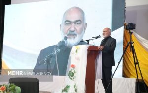 آینده کشور در دستان دانش‌آموزانی است که با قرآن و نماز مأنوس هستند